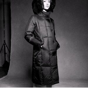 100% Down fill Coat, black with faux fur trim hood